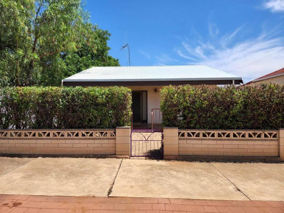 The House With The Purple Gate Villa Broken Hill Ngoại thất bức ảnh